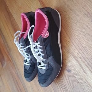 Women's Puma Tennis Shoe Size 8